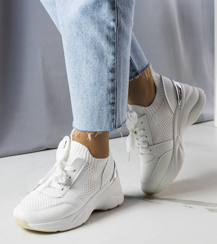 Białe sneakersy na koturnie Ann