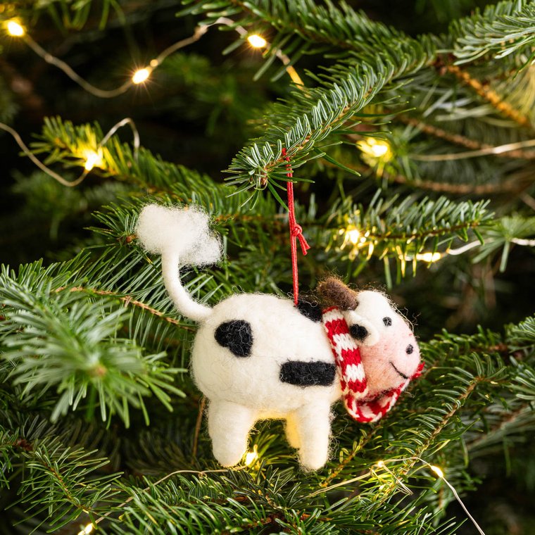 HOMLA PETTIES Zawieszka filcowa krówka łaciata z szalikiem 9,5 cm