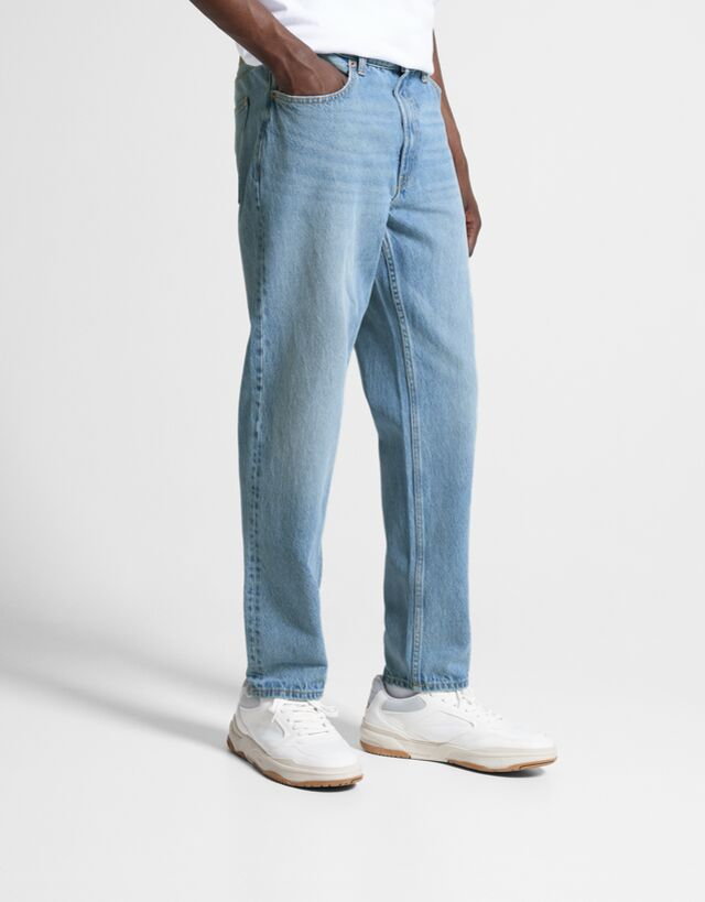 Bershka Jeansy O Kroju Straight Fit Mężczyzna 42 Wyblakły Niebieski