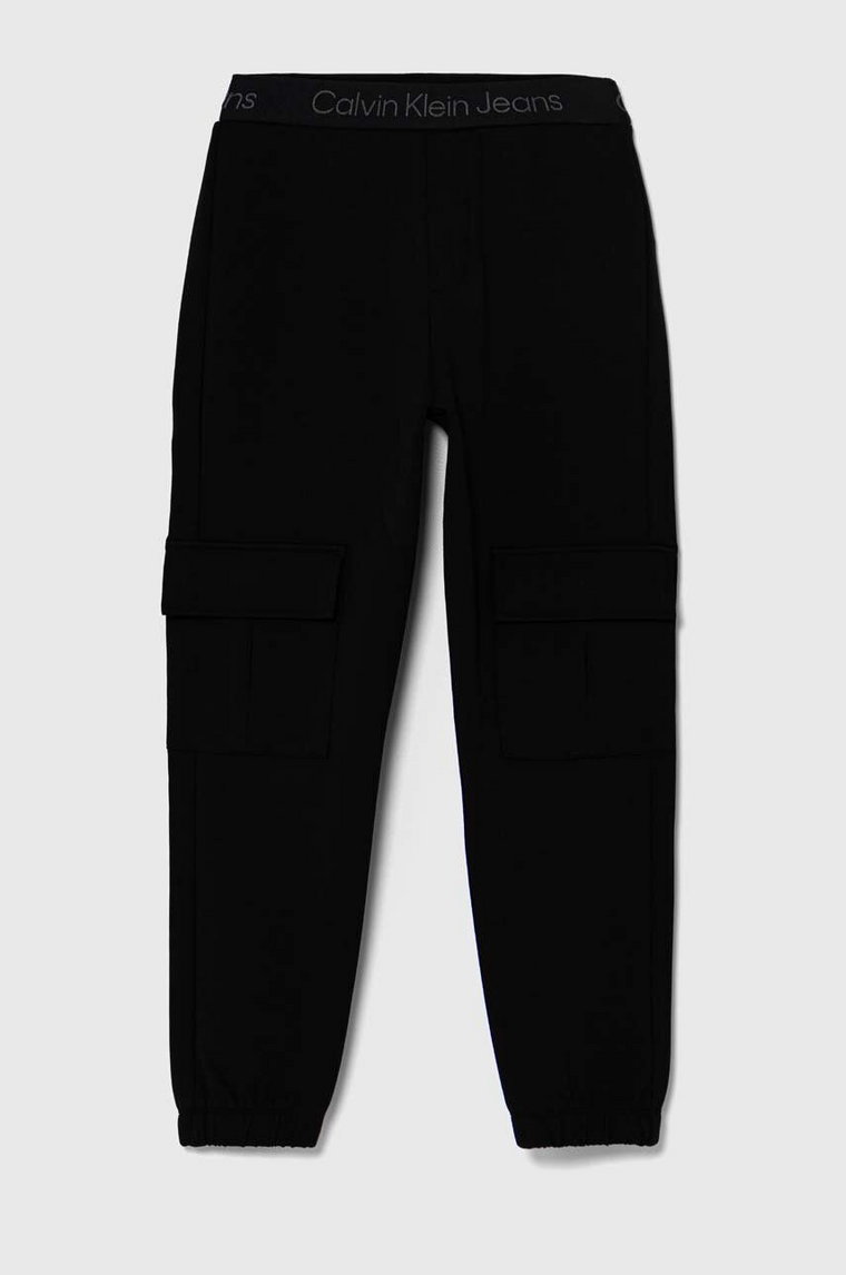 Calvin Klein Jeans spodnie dresowe dziecięce TERRY CARGO kolor czarny gładkie IB0IB02121
