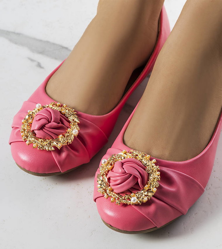 Różowe balerinki ze złotą ozdobą Antoinette