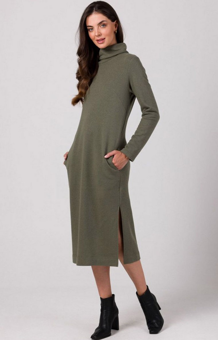 Luźna sukienka midi z półgolfem khaki B274, Kolor khaki, Rozmiar L, BeWear