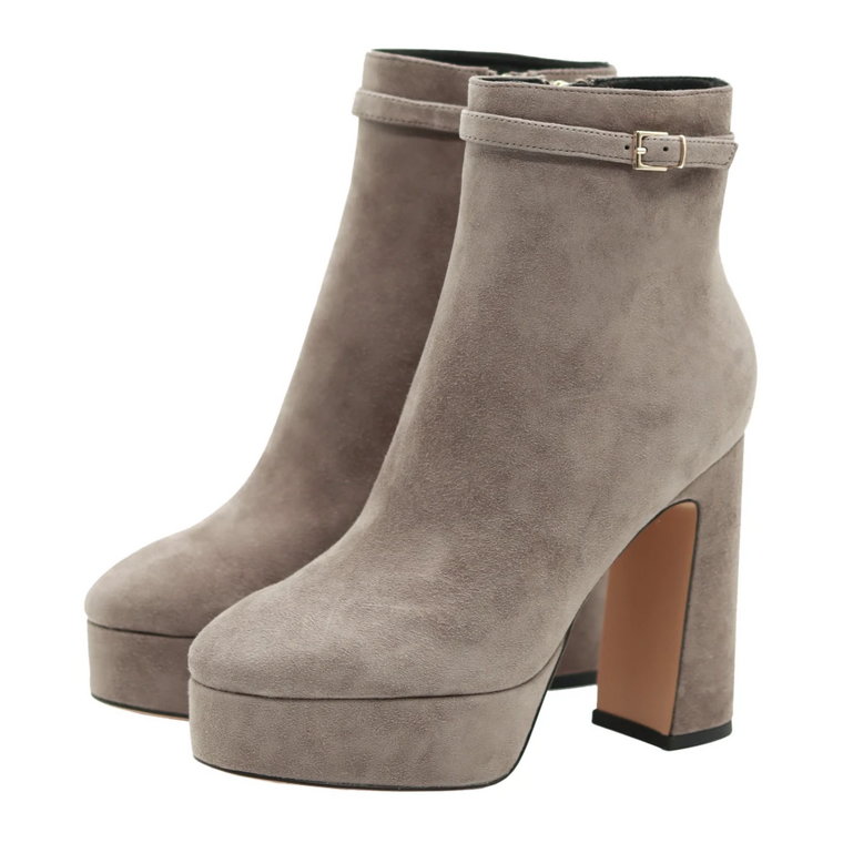 Heeled Boots Lola Cruz