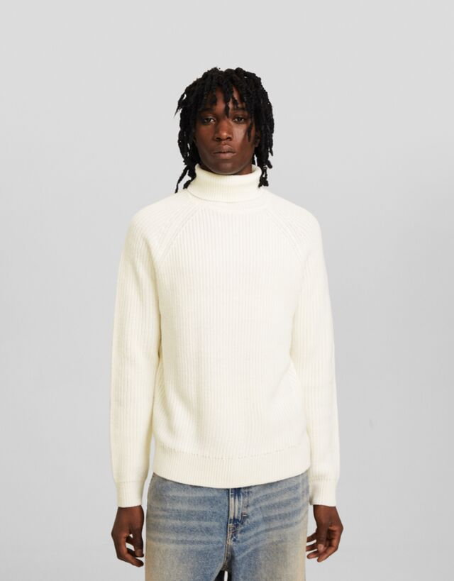 Bershka Gruby Sweter Z Golfem Z Materiału O Fakturze Flauszu Mężczyzna S Biały
