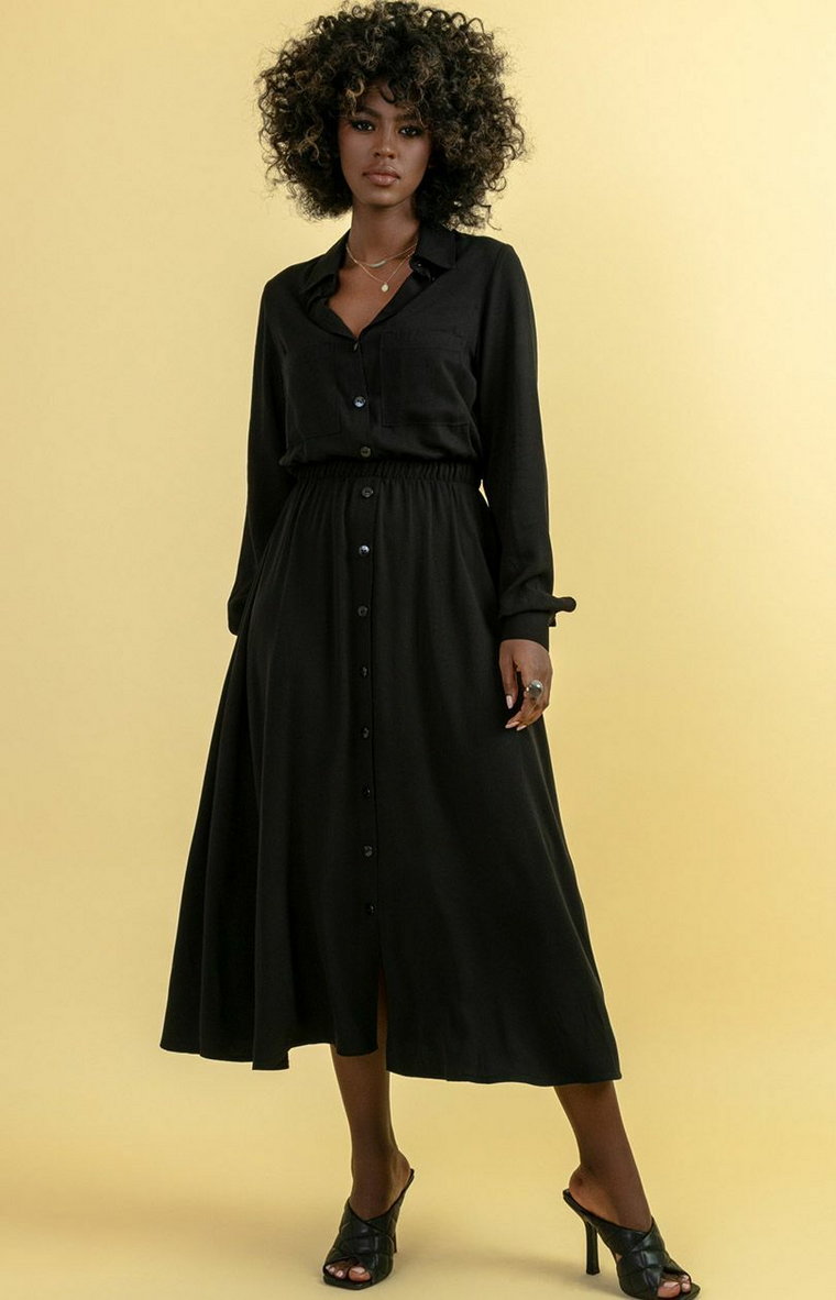 Długa zapinana sukienka w kolorze czarnym F1648, Kolor czarny, Rozmiar S, Fobya