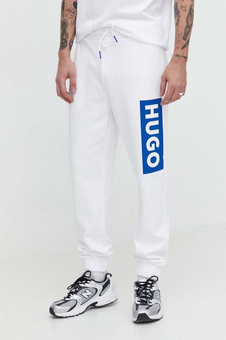 Hugo Blue spodnie dresowe bawełniane kolor biały z nadrukiem 50522365