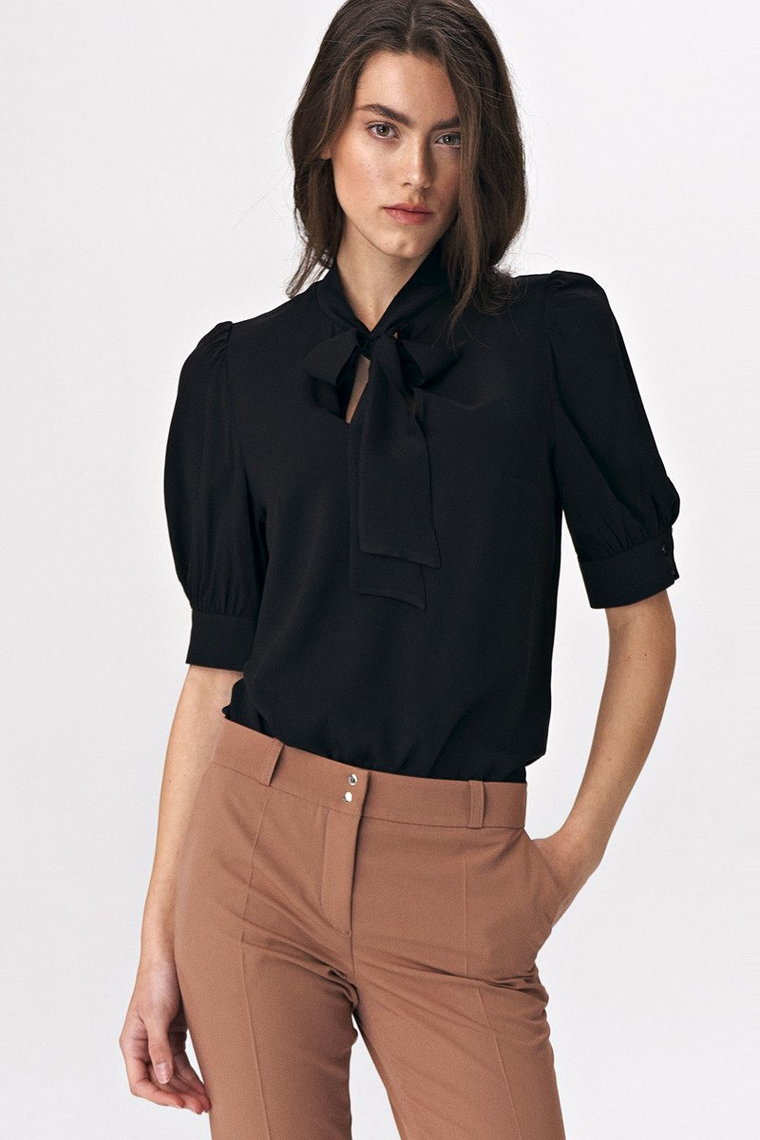 Elegancka czarna bluzka z wiązaniem na dekolcie