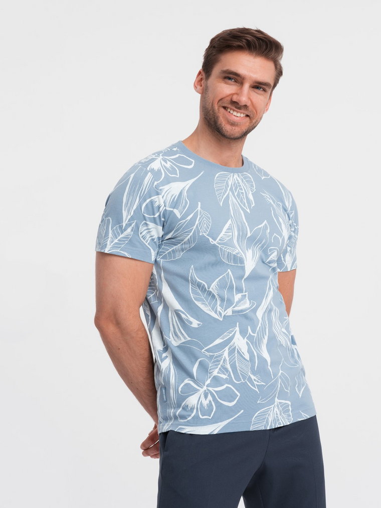 Męski t-shirt fullprint w kontrastowe liście - błękitny V2 OM-TSFP-0180