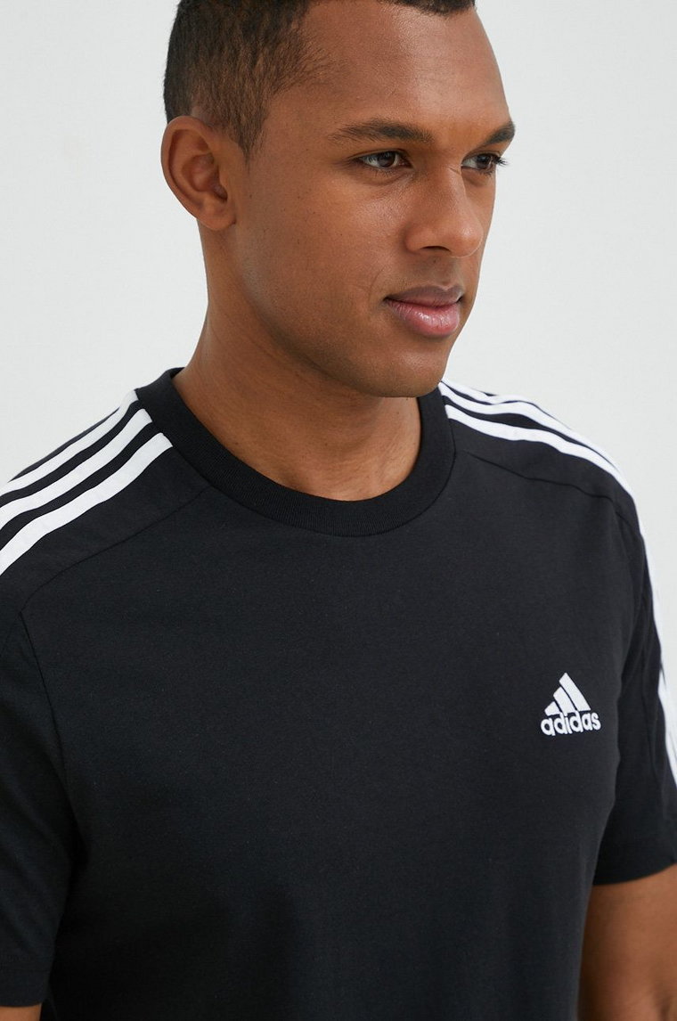 adidas t-shirt bawełniany kolor czarny z aplikacją  IC9334