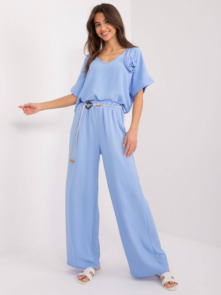 Spodnie z materiału jasny niebieski casual materiałowe nogawka prosta pasek