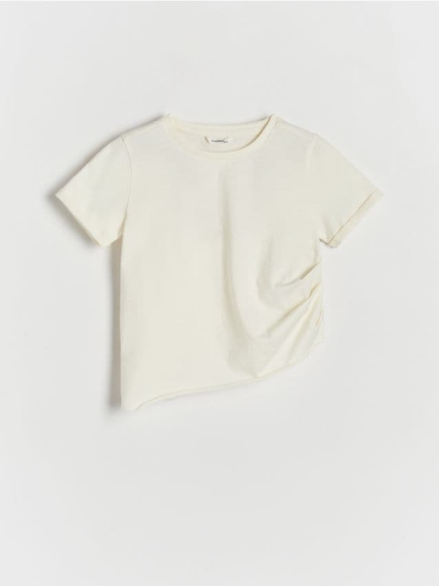 Reserved - T-shirt z asymetrycznym dołem - złamana biel