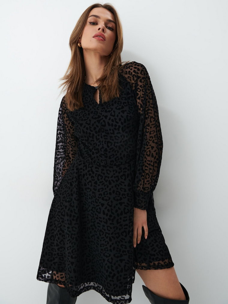 Mohito - Wzorzysta sukienka mini - czarny