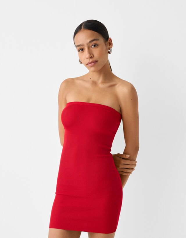 Bershka Sukienka Mini Z Odkrytymi Ramionami Kobieta S Czerwony