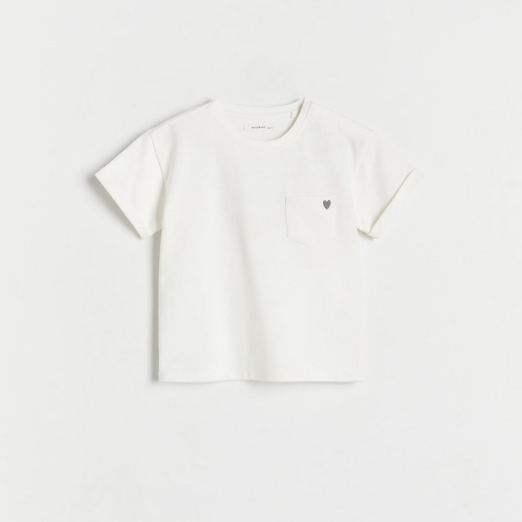 Reserved - Bawełniany t-shirt z kieszonką - złamana biel