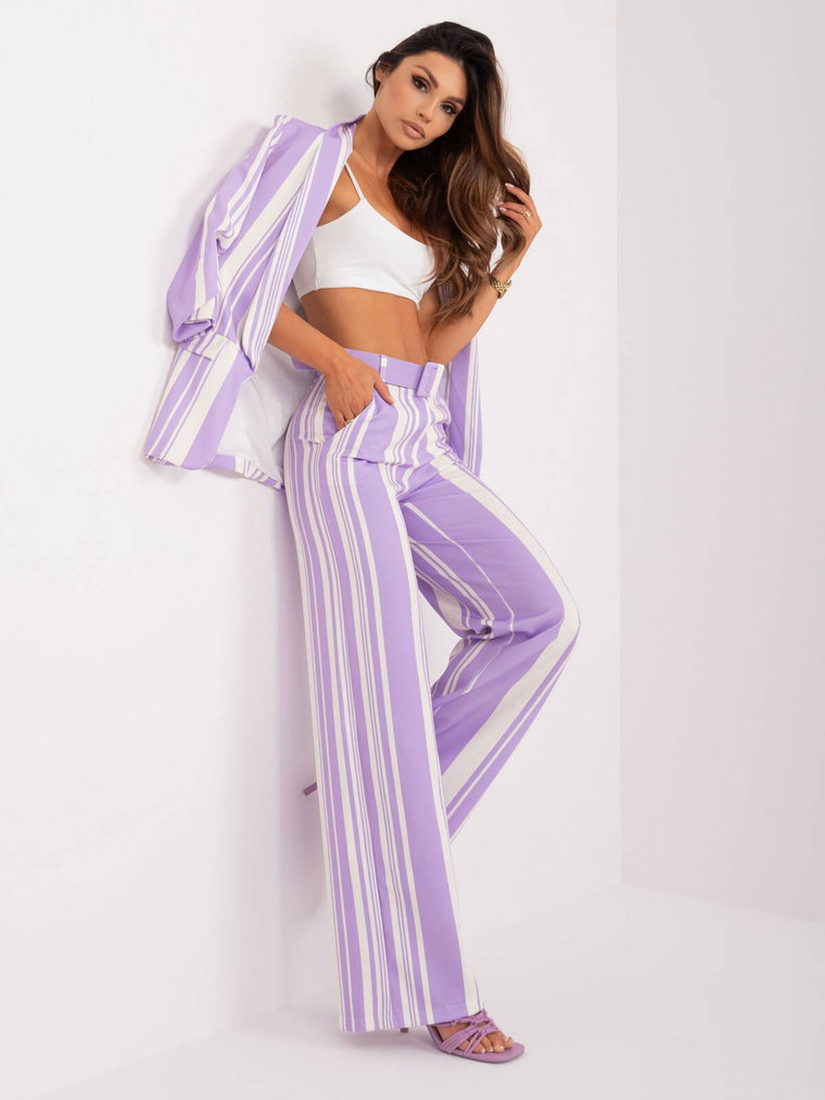 Spodnie z materiału jasny fioletowy elegancki materiałowe nogawka szeroka pasek kieszenie