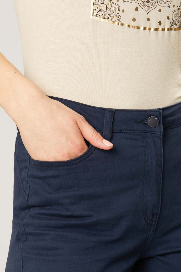 Dżinsowe spodnie z kieszeniami