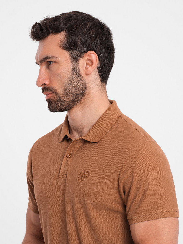 Męska koszulka polo jednokolorowa BASIC z dzianiny pique - brązowa V23 OM-POBS-0100