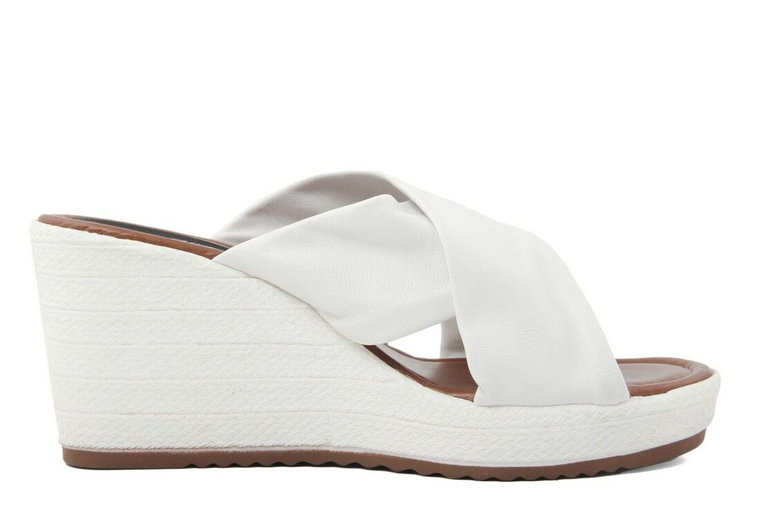 Sandały marki Fashion Attitude model FAR_XNAPPA kolor Biały. Obuwie damski. Sezon: Wiosna/Lato