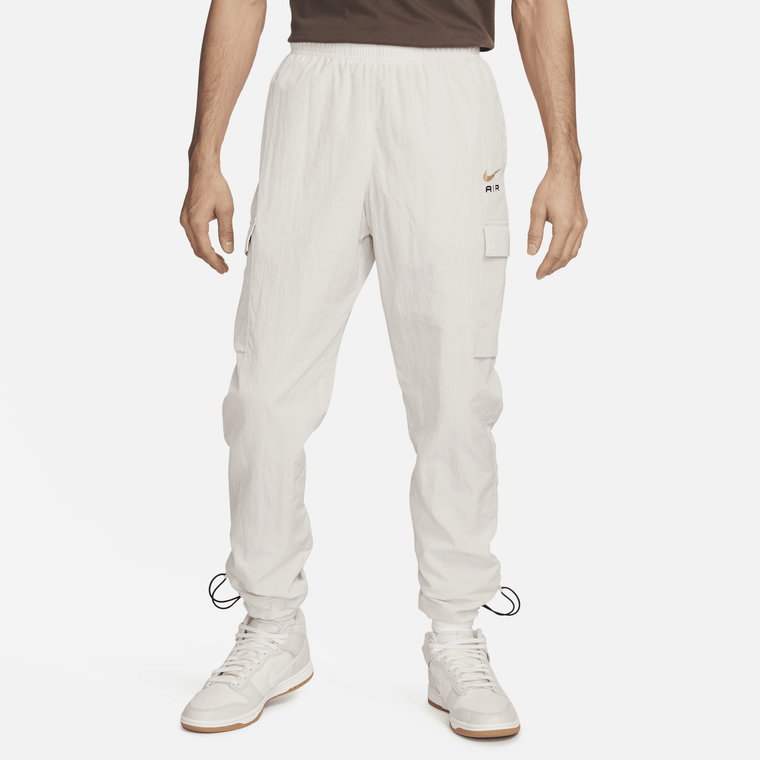 Męskie spodnie z lekkiej tkaniny Nike Air - Brązowy