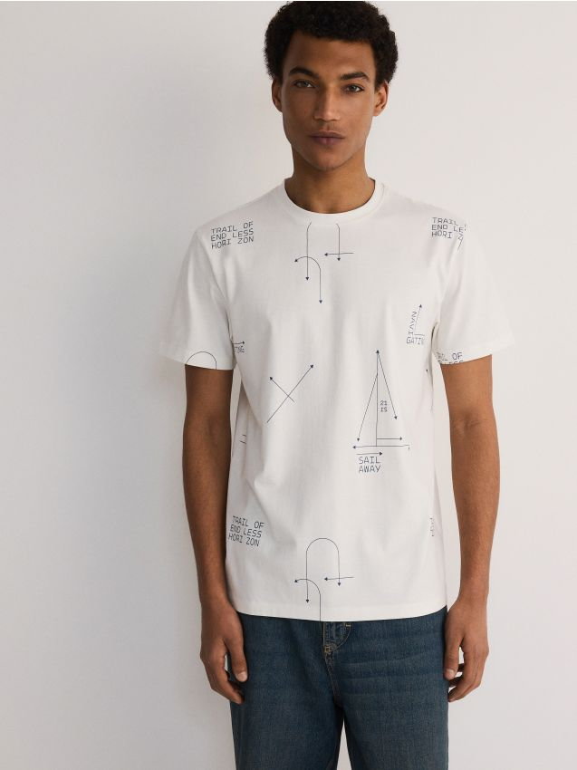 Reserved - T-shirt regular z nadrukiem allover - złamana biel