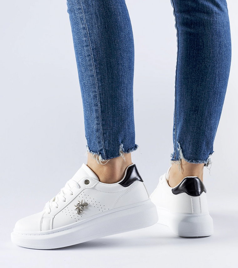 Białe sneakersy z cyrkoniową aplikacją Fairfax