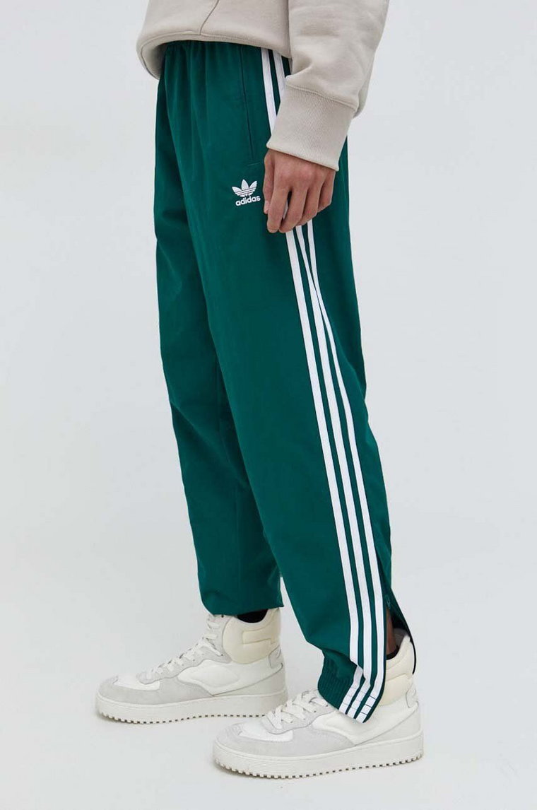 adidas Originals spodnie dresowe Adicolor Woven Firebird Track Top kolor zielony z aplikacją IT2497