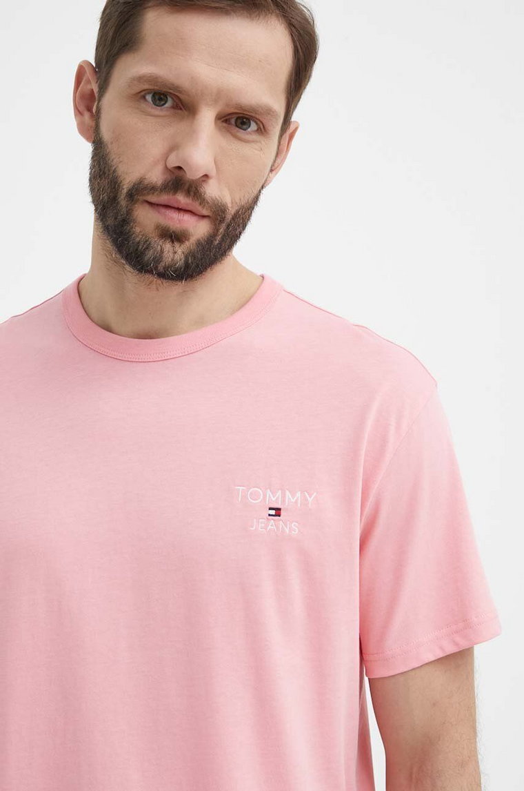 Tommy Jeans t-shirt bawełniany męski kolor różowy z aplikacją DM0DM18872