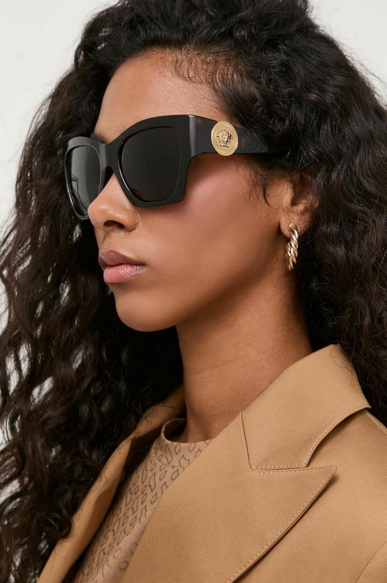 Versace okulary przeciwsłoneczne damskie kolor brązowy 0VE4452
