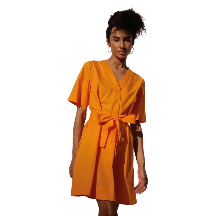 Krótka Sukienka z Paskiem w Pomarańczowym Kaos