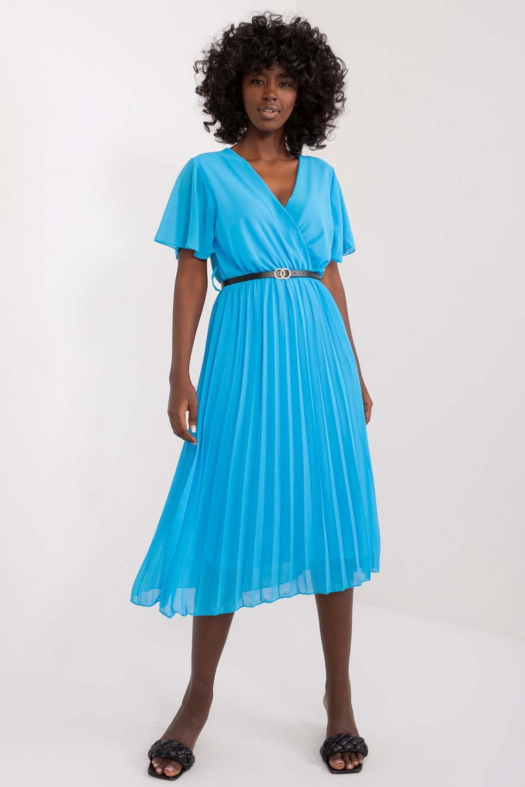 Elegancka plisowana sukienka midi z paskiem- niebieska