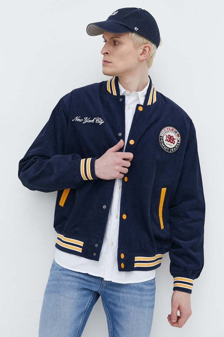 Tommy Jeans kurtka bomber sztruksowa Archive Games kolor granatowy przejściowa DM0DM19535