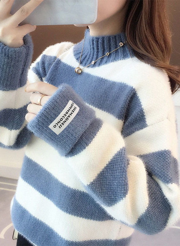 Sweter z półgolfem z mankietami