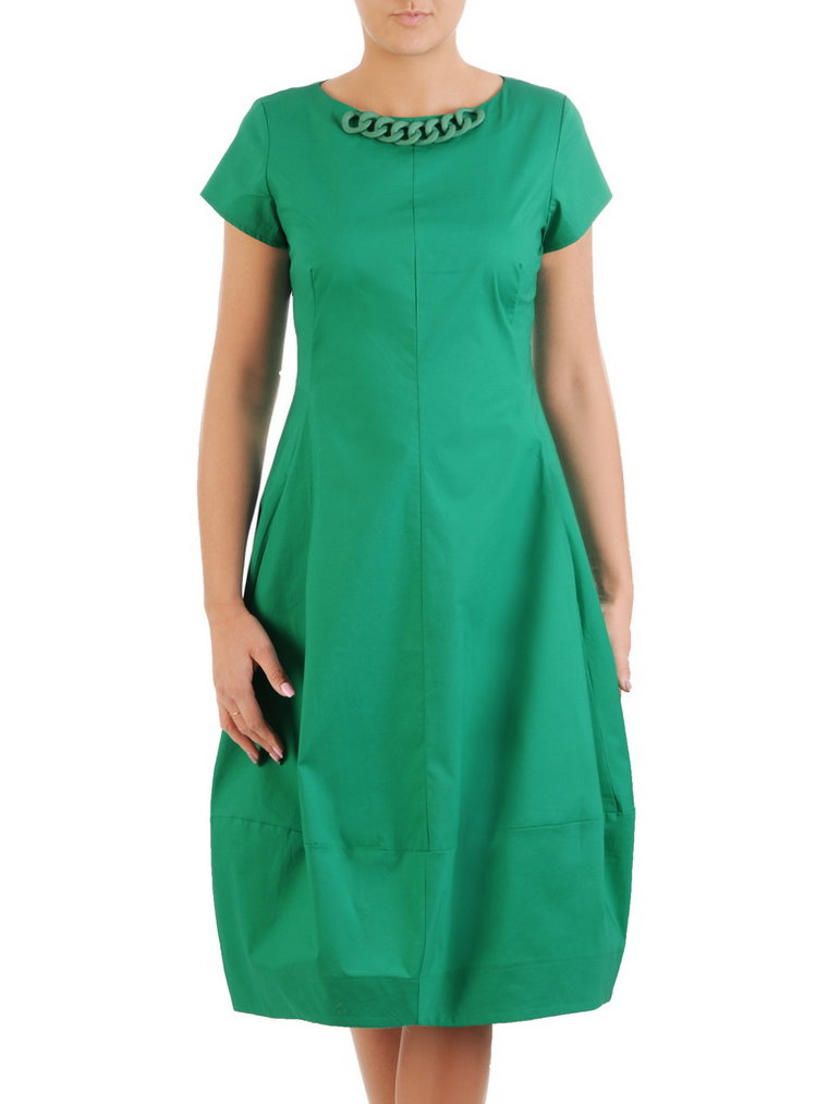 Zielona sukienka z ozdobnie wykończonym dekoltem 32907