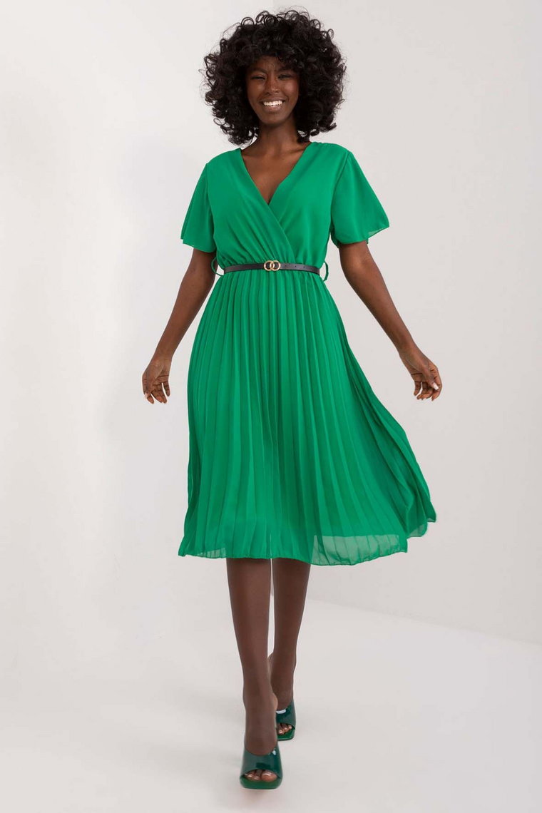Zielona elegancka plisowana sukienka midi z paskiem