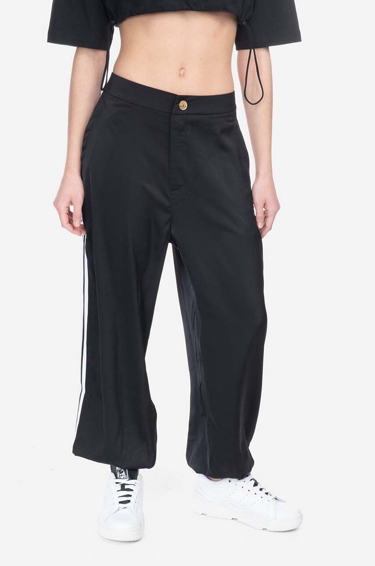 adidas Originals spodnie Balloon Pant damskie kolor czarny z aplikacją IC2149-CZARNY