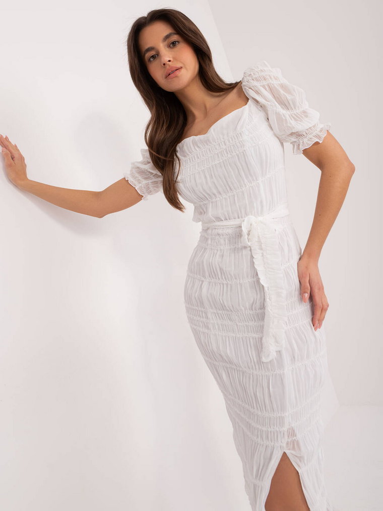 Sukienka dopasowana biały dekolt prostokątny rękaw krótki długość midi bufiasty rękaw pasek falbana