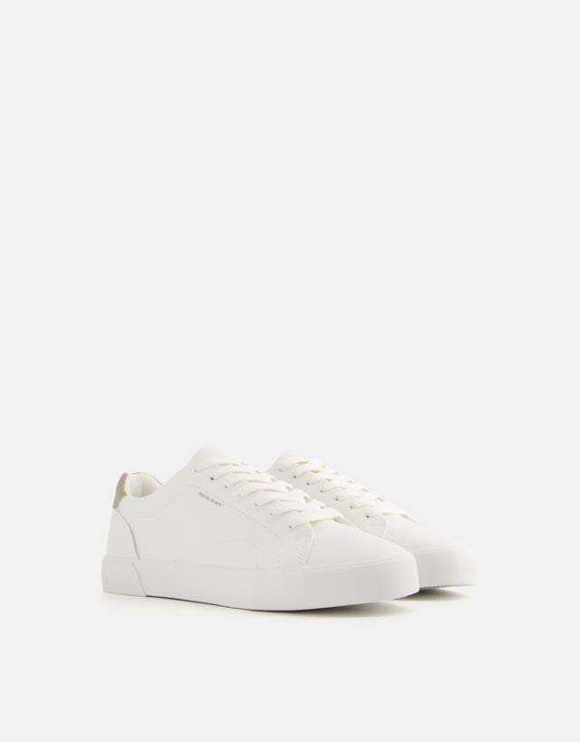 Bershka Męskie Buty Sportowe Z Kontrastowymi Elementami Mężczyzna 45 Biały