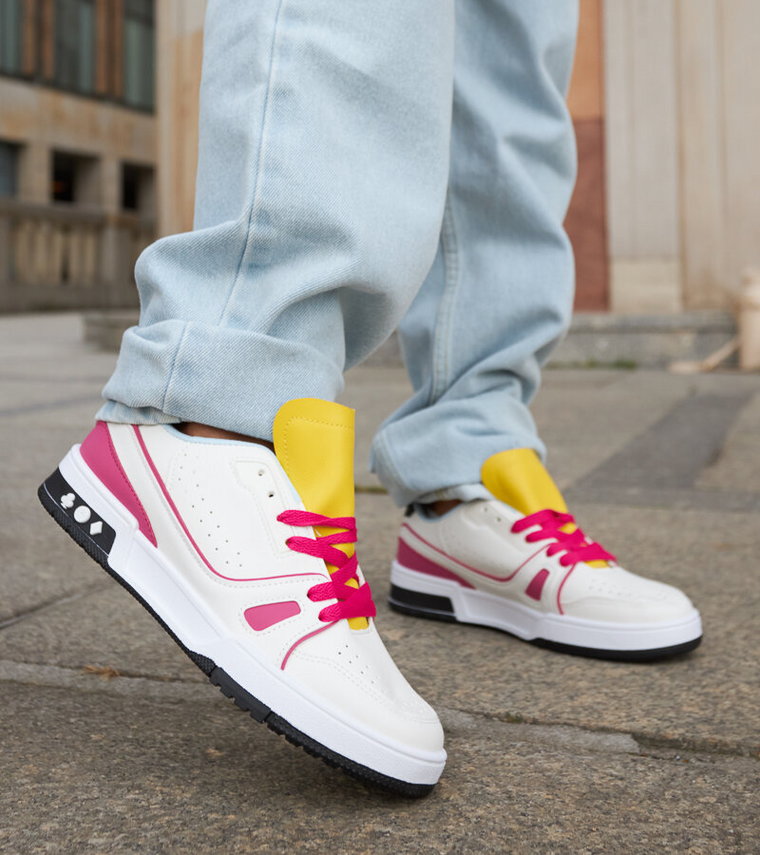 Biało-różowe sneakersy z żółtym językiem Archie