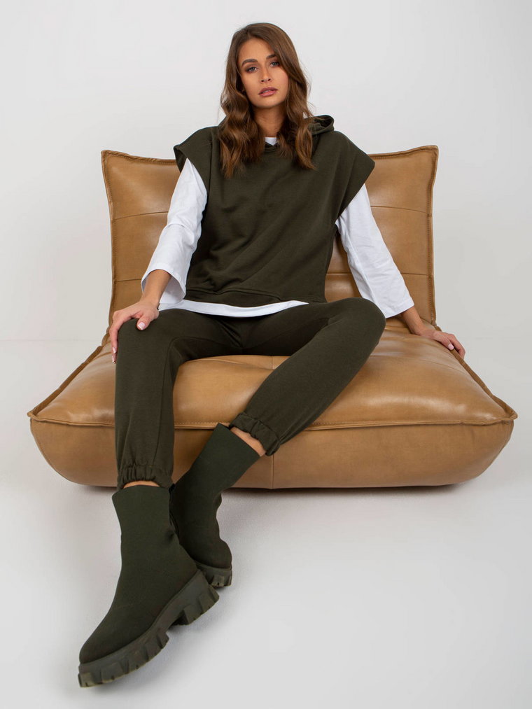 Komplet dresowy khaki casual bluzka i bluza spodnie kaptur dekolt okrągły rękaw długi krótki nogawka ze ściągaczem długość długa kieszenie troczki