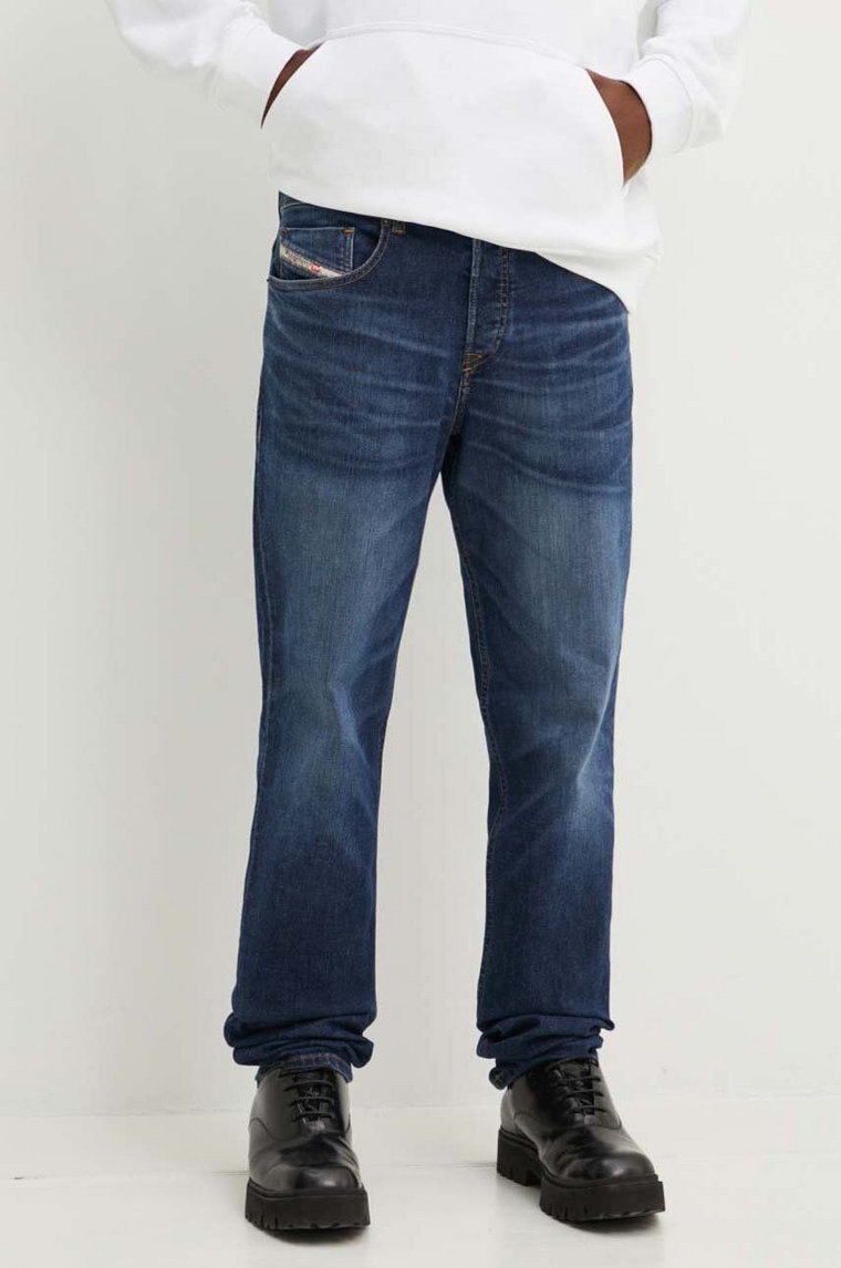 Diesel jeansy 2023 D-FINITIVE L.34 PANTALONI męskie A10231.09J47