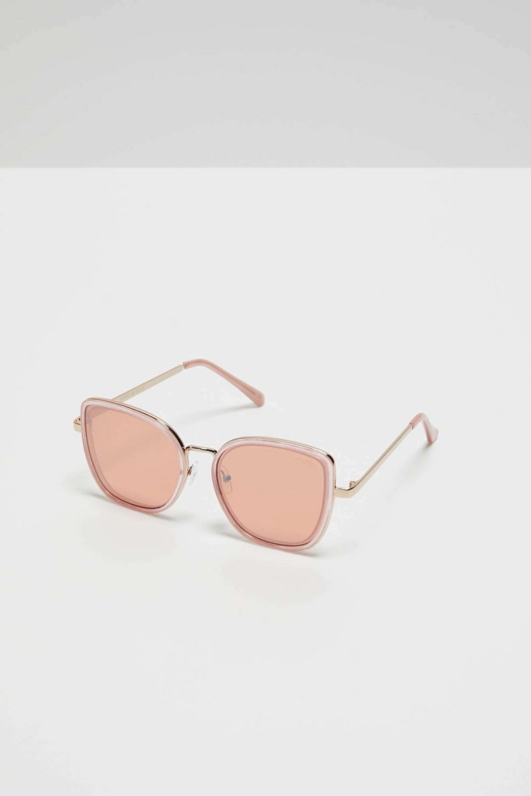 Okulary przeciwsłoneczne ozdobione metalowymi elementami pudrowo-różowe
