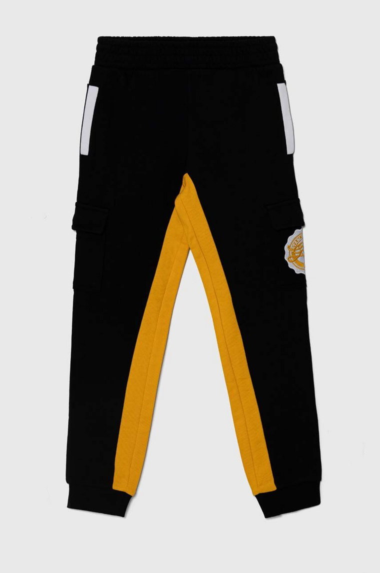 Guess spodnie dresowe bawełniane dziecięce kolor czarny wzorzyste L4YQ12 KA6R4