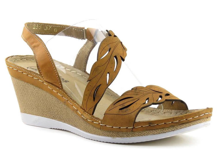 Skórzane sandały damskie na koturnie - HELIOS 268, jasnobrązowe
