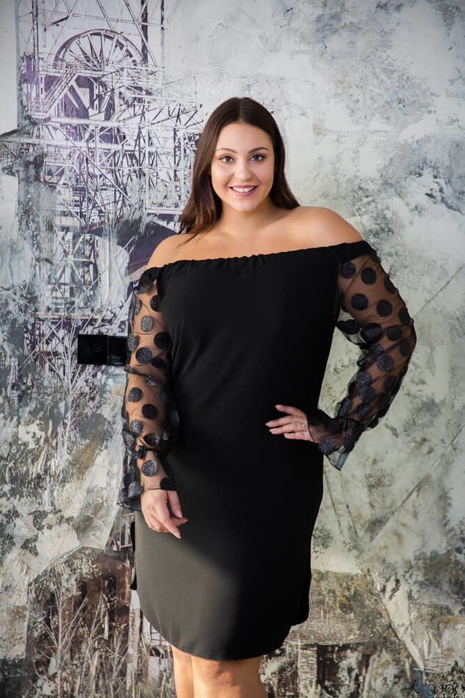 Czarna Sukienka MADAME Plus Size