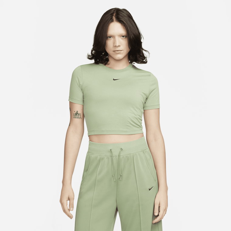 Damski T-shirt o krótkim dopasowanym kroju Nike Sportswear Essential - Biel