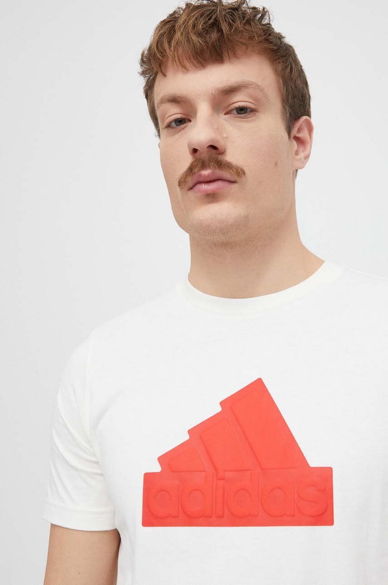 adidas t-shirt bawełniany męski kolor beżowy z aplikacją  IZ1626