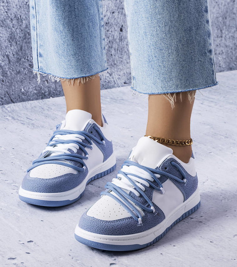 Niebieskie sneakersy łączone materiały Hila