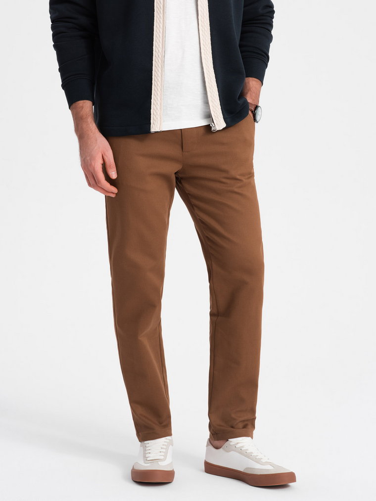 Spodnie męskie chino SLIM FIT z delikatną teksturą - karmelowe V3 OM-PACP-0190