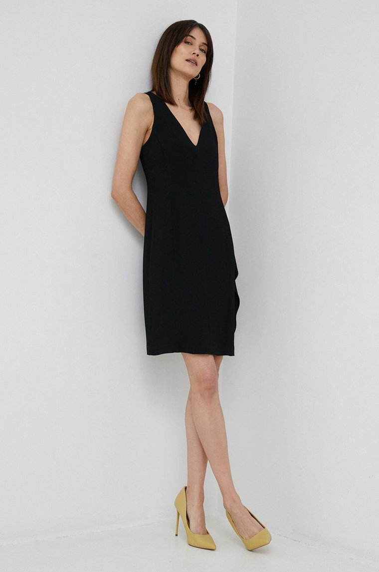 Emporio Armani sukienka kolor czarny mini prosta