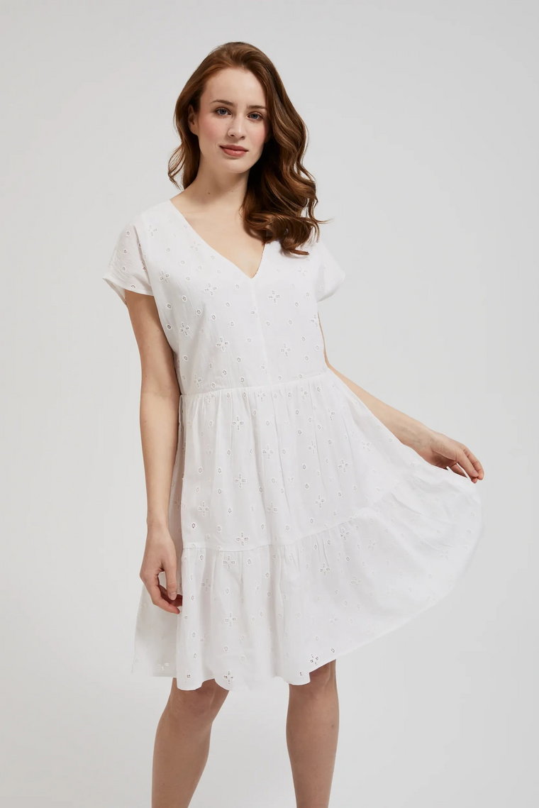 Rozkloszowana sukienka z krótkimi rękawami biała